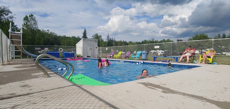 Poolside loungers