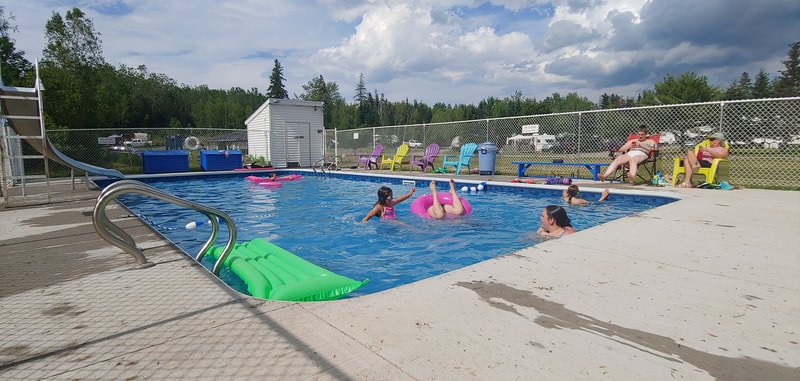 The newly renovated pool and deck at Birchwood Campground
